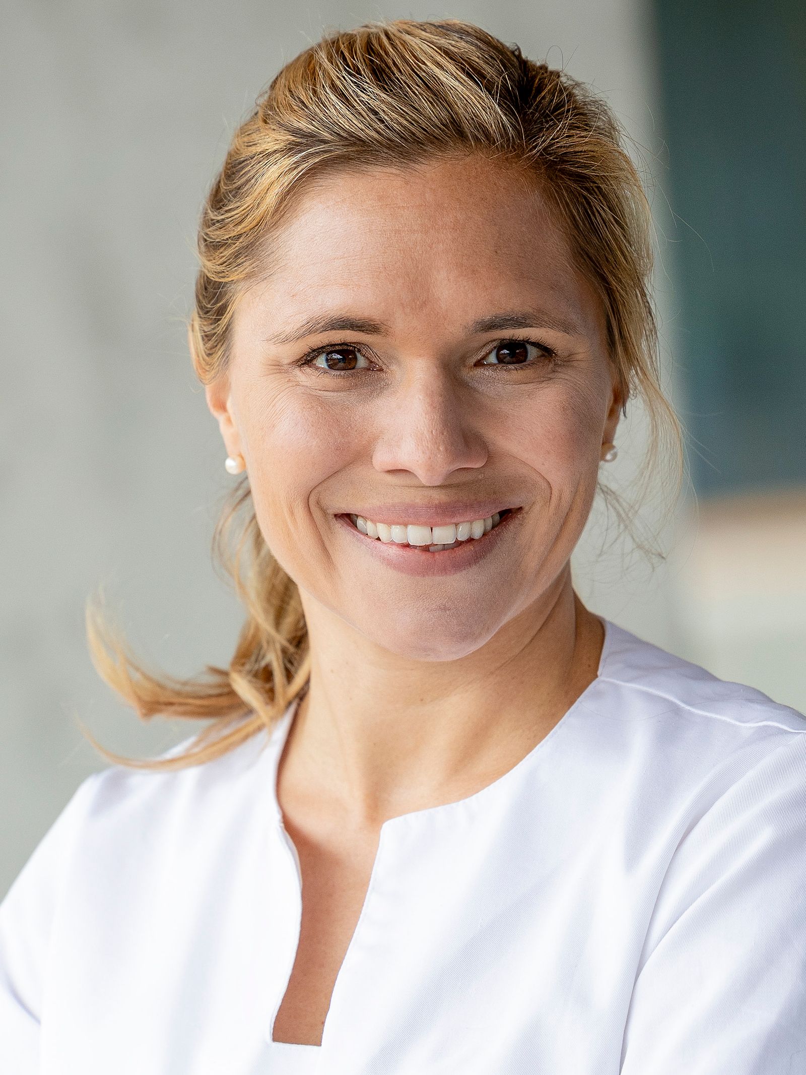 Dr. med. dent.<br> Angela Kühne<br>ab Januar 2025